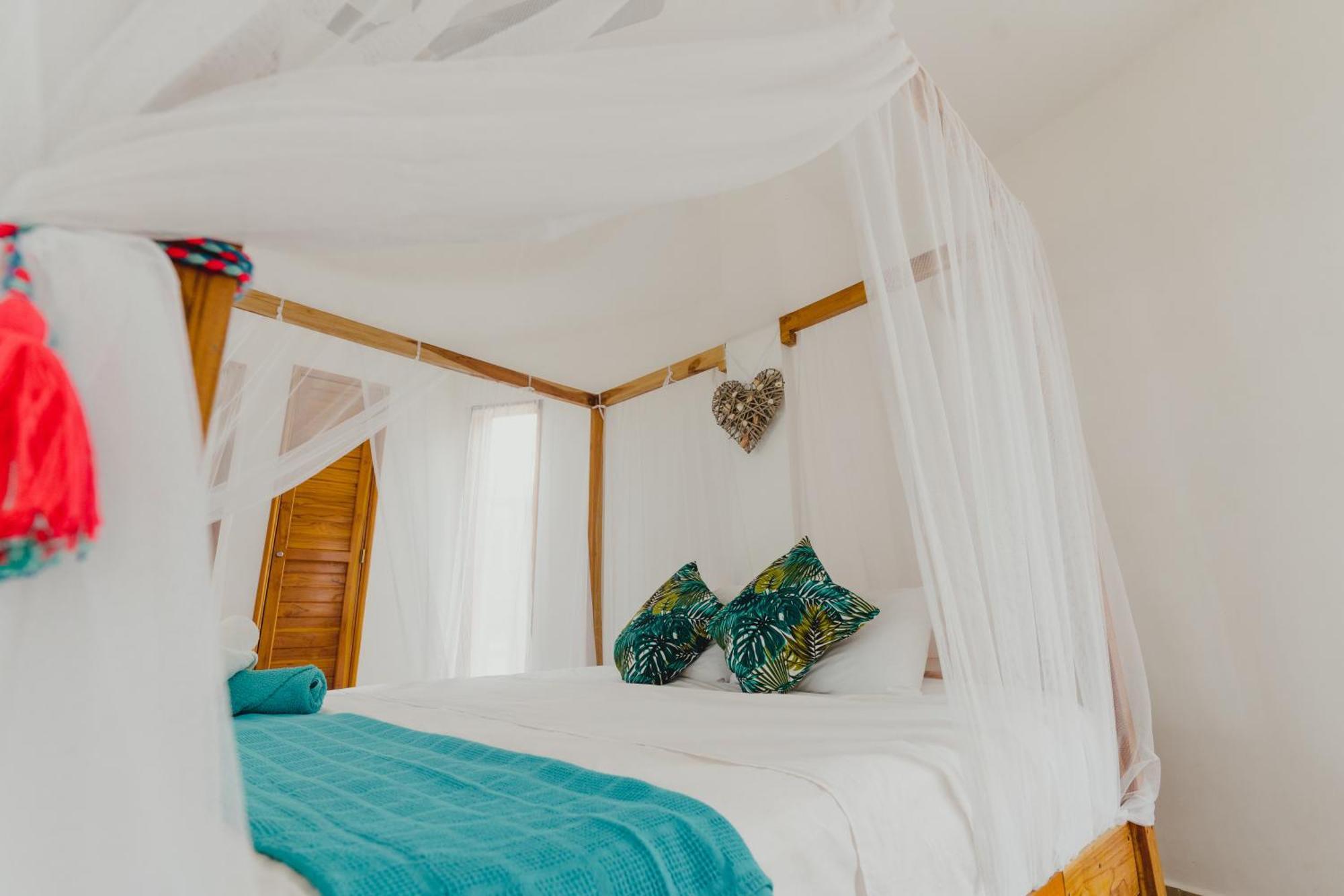 Uuttaaka Eco-Hotel Паломино Екстериор снимка